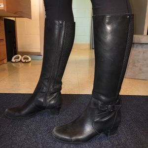 CLARKS BLACK LEATHER BOOTS